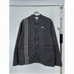 阿迪盘扣牛仔外套 水洗黑 S-M-L-Xl 陈冠希同款 蛇年限定 新中式牛仔 Adidas三叶草 新中式水洗牛仔外套情侣款 陈冠希同款 货号：Jy8275 三叶