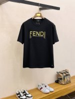 市场有仿版认准工艺和面料 25Ss芬家纯棉最新面料 最高版本 胸前Fendi字母重工刺绣工艺！经典标识图案Logo时尚简约潮流短袖，最顶级的品质专柜原单短袖，顶