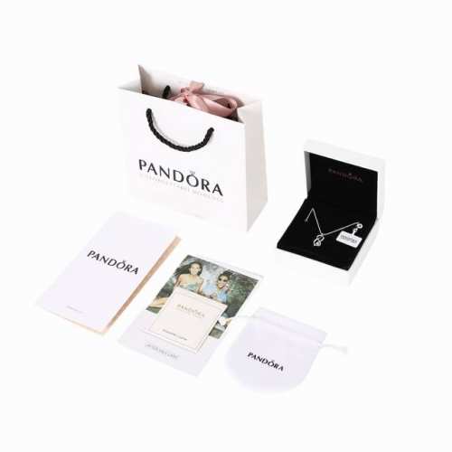 pandora 潘多拉 无限珍爱项链 情人节新款！潘多拉巧妙融合简约线条与精致工艺。无限结造型灵动优雅，尾端镶嵌的立方氧化锆闪耀夺目，内部珍珠温润点缀，银色更添