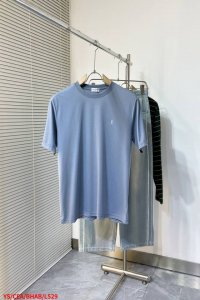 L529 Ysysl 经典绣标设计标识短袖T恤，出众的简约款式，潮流时尚彰显活力．裁剪设计着身更沉稳，不浮夸，个性十足． 客供针织环保有机棉，着身舒爽透气，纹理