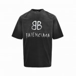 Balenciaga 巴黎世家 水洗草写字母印花短袖 定制高克重 针织棉面料精心制作，手感特别的扎实，质感拉满，松软细腻上身舒适，优越的吸湿排汗性能，不闷热！胸