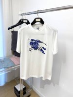 巴宝莉、2025最新款短袖T恤，帅气时尚，胸前顶级定织图案Logo，简约百搭款。面料棉 不仅挺括，保持潮流的廓形，又穿着舒适，纱织更细腻，码数S-Xxl