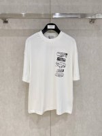 dior Homme 迪奥 桀傲 2025春夏新款首发专柜最新款短袖圆领T恤 高端订制 设计前卫时尚！品牌Logo重工艺设计 高端定制面料.手感柔软.穿着舒适.