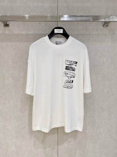 dior Homme 迪奥 桀傲 2025春夏新款首发专柜最新款短袖圆领T恤 高端订制 设计前卫时尚！品牌Logo重工艺设计 高端定制面料.手感柔软.穿着舒适.
