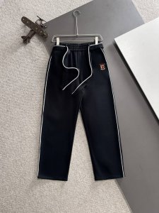 隔天出货 高品质 Burberry 巴宝莉 2025春夏新款高定松紧带休闲裤，意大利进口机器制造，闭眼入的款，裤脚下摆二本针锁边，针脚细密牢固，专柜定制面料 透