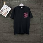 顶级版本 长期有货 罗意威2025新款前后字母Logo情侣款短袖T恤 高版本高版本 原版面料 数码直喷印花工艺 网红明星同款 高版本 高 品质 面料采用300克