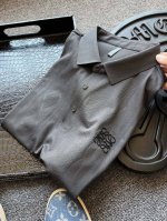 顶奢冰氧玉蚕丝 人气爆款 Loewe 罗意威专柜新品高奢暗纹提花冰氧玉蚕丝无痕短袖polo衫 恒隆在售万元级 款号 2579 罗意威家今年最新冰氧玉蚕丝面料 拿