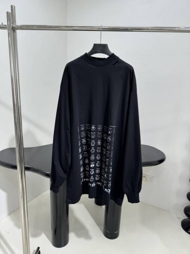 p270 *新品Emogi表情数码印花长袖T恤 棉质水洗针织面料 饰以巴家原创表情包图案 水洗做旧破洞设计 男女同款 推荐入 ： ：水洗黑