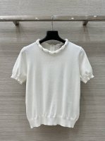 独家首发，原单品质 温柔淑女风，Val*25春夏新品，手工丝带钻领针织短袖上衣！温柔钉钻项圈手工缝制工艺Yyds！气质圆领修身版型随性优雅！珍珠与羊毛完美碰撞时