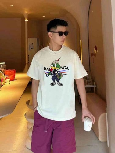 巴黎世家 25Ss 大师亲手设计潮牌新品印花圆领短袖T恤 春夏最新砖柜同步 Os落肩版型 280克重全棉 时尚又个性 超级百搭好看的一款 男女都非常合适 人手必