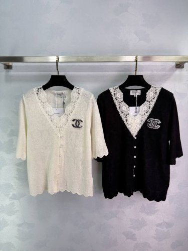25夏季Chane*亲肤凉爽透气桑蚕丝羊毛，薄款微透蕾丝花边V领，山茶花纹路图案，珠片章仔小开衫短袖。精致气质知性优雅时尚百搭米白 黑色两色尺码Sml 现货秒。