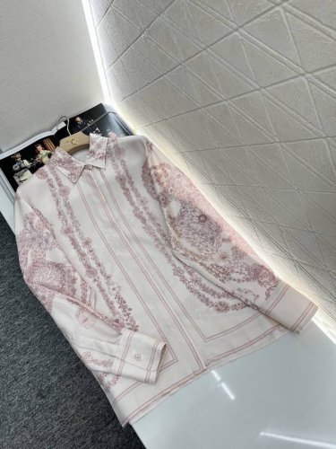 herme*2025新品上架 真丝印花长袖衬衫 定制Yb进口百分百桑蚕丝材质 质感舒适 垂顺透气 长袖翻领衬衫裁剪 宽松版型打造度假松弛感十足的好比例 简约时尚