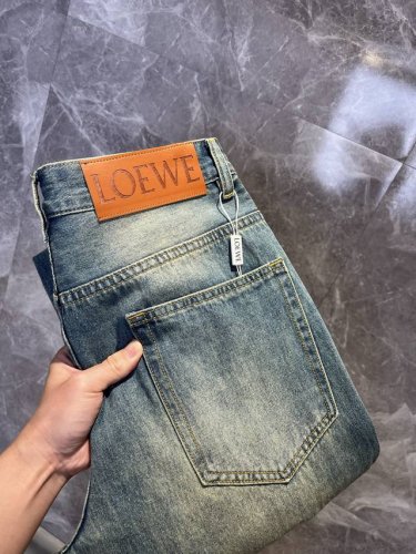loewe罗意威 2025Ss新款原单爆款牛仔裤 直筒宽松版 超级定制款 原版五金 超级重工工艺 版型超赞，细节做工无可挑剔！款式不挑人，做工高档，超强好货不等