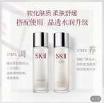 Sk2神仙水230Ml清莹露230Ml 可扫码 一个调一个养清盈露是化妆水。它的作用不可忽略。一定要用。前步一定要用轻盈露。这样搭配。神仙水能发挥出最大的作用