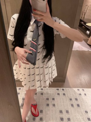 上新 Thom Brow*E Tb狗狗衬衫连衣裙，配送领带 颜色：白色 码数：Sml见尾图
