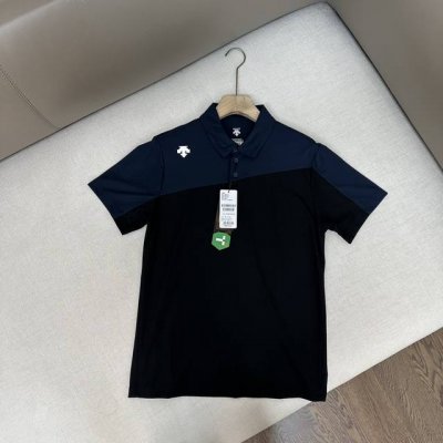 Descente迪桑特 男士夏季新款透气吸汗拼色短袖翻领polo衫，撞色元素拼接舒适有型polo衫！细节到位，极具质感！定制纽扣自带身份，立体式硅胶小标。 主打