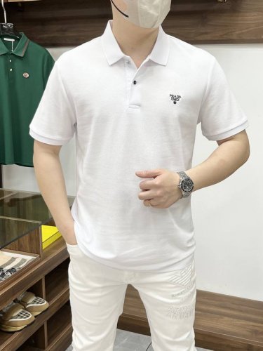 prada 普拉达-2540Ss开春新款 时尚大爆款翻领T恤 休闲时尚外穿 内搭必备款 舒适好看上身可见 定制进口高端丝光面料 手感细腻丝滑有质感 上身舒适透气