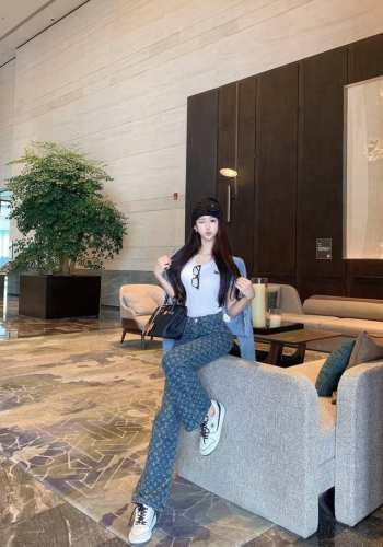 Louis Vuitton Lv 驴家定制纽扣定制皮牌老花四叶草字母提花洗水牛仔裤长裤 款号：25672003345 颜色：黑色 白色 蓝色 尺码：Sml S腰