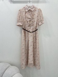 celin* 25夏季新款连衣裙 经典凯旋门Logo印花 经典与潮流的碰撞 订制面料 精致的设计 薄款面料轻松拿捏炎炎夏日 不仅甜美又十分复古 气质少女感氛围直