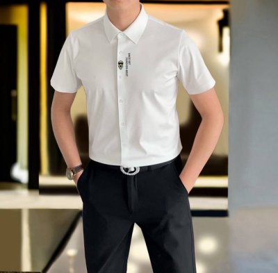 Fd 芬迪2025春夏新款男士原单休闲短袖衬衫 官网同步发售 简洁时尚百搭 高端品质无缝切割包边 印胶字母老佛爷Logo设计 定制进口锦氨天丝棉面料 弹力大 不