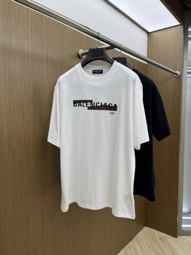 bbg 2540Fw春夏新品圆领打底外穿T恤，立体感Logo微廓形半袖活性纯棉打底T恤，棉，手感面糯有骨感，柔而有韧性。工艺处理，韧性和抗皱性能得到大幅度提高。