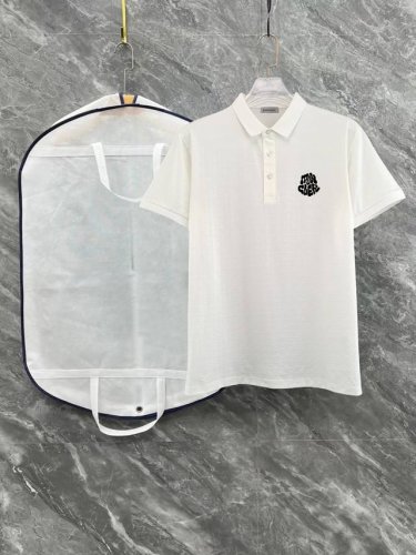 高端品质 Moncler 蒙口25春夏满提花翻领短袖 本款短袖为采用天丝棉面料，满身双提花 精心制作，上身清爽！升级休闲造型。精致车工剪裁，三标辅料齐全 确实很