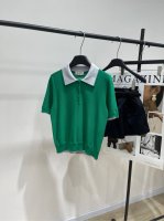 M绿色灰领polo针织上衣 ，面料：棉+锦纶混纺 颜色：绿色 Miu25春夏新款 定制纱线面料 拼接撞色徽标刺绣字母 翻领短袖针织上衣出货 进口高级纱线面料 质