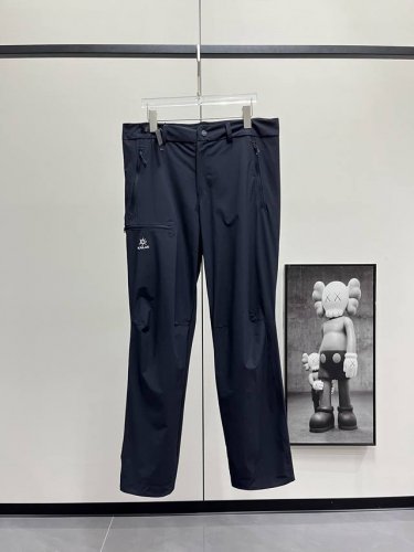 Kailas丨凯乐石T10-Lt户外运动长裤 专为户外活动设计，集轻量、透气、防泼水等优秀性能于一身。作为一款男性徒步裤子，它凭借其卓越的品质和实用的功能，成为
