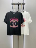 香奈儿2025夏季新款短袖T恤，个性艺术系列全网独家首发 百搭款细节处理完美纯棉面料十分精致 原版面料 网红明星同款高版本 高品质手感非常舒服 时尚又个性 超级