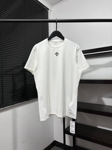 夏款高弹力冰丝速干短袖 Descente迪桑特综训运动健身男女同款清爽速干短袖T恤夏季新款 尺码偏小 卡码一定拍大 胸围3M反光小标 原单Des综训系列运动健身
