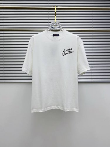 Sslv纯棉最新面料 经典标识图案Logo时尚简约潮流短袖 最顶级的品质专柜原单短袖 顶级制作工艺进口面料 专柜款独特设计 采用进口高端订制面料 官网在售 面料