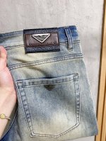 Armani阿玛‘’2025新品男士牛仔裤 面料弹性好。独家发售 官网同步 时尚优雅 重工艺设计。采用原色酵母水洗工艺 精选进口重磅丹宁牛仔面料 配专柜五金装饰