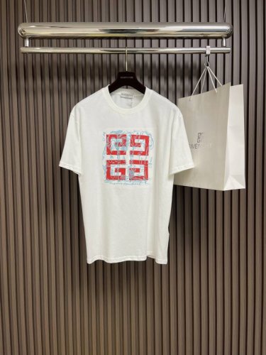 givenchy 纪梵希 Tomo联名圆领短袖T恤 采用进口印花工艺＋绣花 工艺极其复杂 采用高端冰感索罗娜面料，上身效果宽松休闲，三标齐全，男女同款。尺码：S