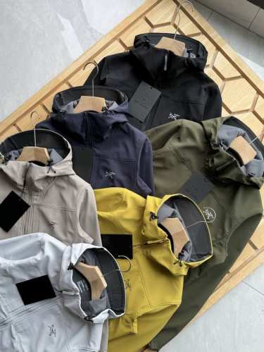 210 Arc'teryx 始祖鸟25 春款爆款来袭户冲锋衣软壳防风冲锋衣情侣款，全天候系列软壳冲锋衣外套 每个登山徒步者的心中，都有一座高山去征服。但并不是每
