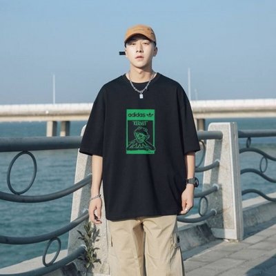 上新！元素碰撞，超级吸睛！Adidas 阿迪达斯三叶草青蛙情侣款圆领短袖T恤，全部采用上等原料，质感好颜色鲜明！ 这种款式上身回头率超高！基础款的圆领Tee,男