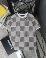 Louis Vuitton 路易威登短袖T恤polo针织衫 对色定染毛料、翻转标识提花、柔软洗水工艺 Os宽松版型包容各种身材，无论男女上身都超级好看，高水平做