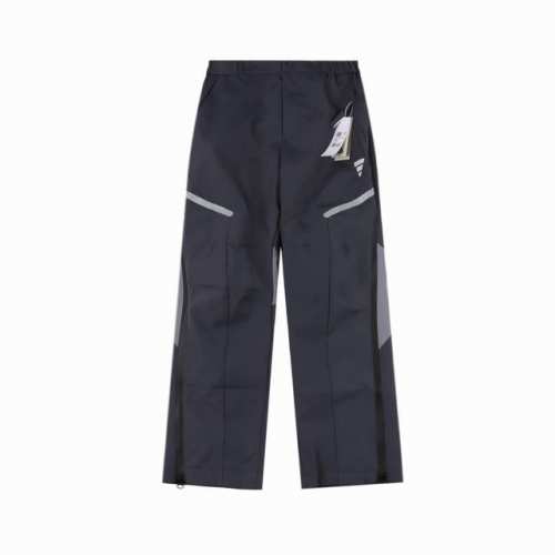 Adidas 阿迪达斯 24Fw Fos反光线条冲锋长裤 Gali 李佳隆，各路主理人上身同款，机能风冲锋裤长裤，Fos先锋运动系列反光长裤，沉稳中透着犀利，版