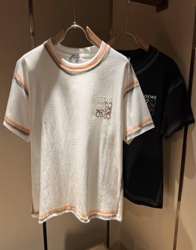 loe*We罗*威 2025春夏新款男女同款短袖T恤，意大利原厂订单渠道，极具个性高级风，标志Logo图案压胶印花工艺设计！情侣款纯棉短袖T恤！！最新时尚潮流人