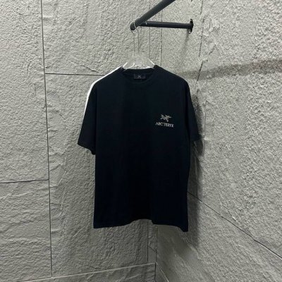 arc'teryx*始祖*2025春夏新款 经典字母银线刺绣 定制双纱平纹纯棉面料 短袖T恤 男女同款 尺码： S 90-130斤 M 120-150斤 L 1