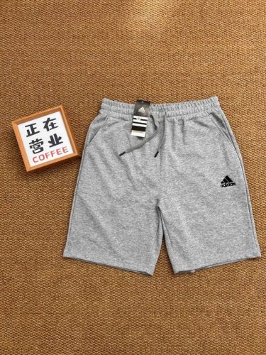 adidas 阿迪夏季最新款基础灰色五分休闲短裤 采用重磅华棉面料，触感柔和、垂感强，穿着体验感好 4-5级水洗色牢度不易褪色 面料采用水洗印染工艺 水洗不褪色