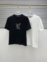 plv2025夏季新款短袖T恤 个性艺术系列全网独家首发 百搭款细节处理完美纯棉面料十分精致 原版面料 网红明星同款高版本 高品质手感非常舒服 时尚又个性 超级