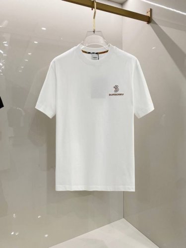 巴宝莉 2025早春新款男女同款短袖T恤，！定制专属纯棉面料，定制原版工艺螺纹，胸前重工字母Logo工艺设计！简约大方，从容百搭，档次极高，完美融入时尚还有风情
