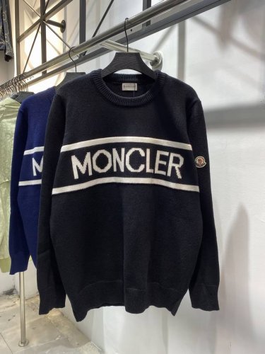款号：Zmr10# Moncler 蒙口情侣款春秋冬两色小标针织圆领毛衣 蒙口经典字母Logo用砂线针织拼接而成 7针提花机作业 纱线精选柔软舒适 不扎人 经典