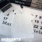 拿货 -Descent迪桑特肩部35小标翻领polo衫 男女同款 顶级版本 Xs-Xxxl -面料：采用原版一比一面料。 -辅料：原版拆解开发，一比一定制的小标