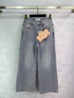 miu 25新品上新前烫钻直筒阔腿裤 定制洗水棉牛仔棉面料 柔软亲肤 任何身形都可以驾驭 采用前幅烫钻满钻+烫钻重工工艺 辨识度直接拉满 上身秒变富家千金 时髦