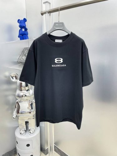 bal*巴黎 2025夏季新款刺绣印花Bb 字母Logo短袖Tee 专柜同步有售，原单狠货，时尚 进口原版科技面料，上身舒适透气，原版定制五金辅料，上身帅气有型
