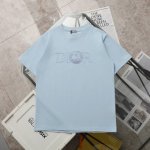 上新 纯原臻品 顶级复刻 Dior 迪奥 新款胸口刺绣Logo圆领休闲短袖T恤 款号：6224 颜色：蓝色 白色 购入原版开模打造，全套定制辅料，细节决定成败。