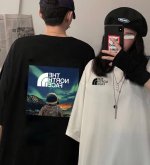 The North Face 北面宇航员短袖半袖T恤情侣款 面料采用260G 双纱纯棉，做工规整，纹路清晰，穿着舒适！ 胸前精致的印花小标 加后背的原宿风设计完