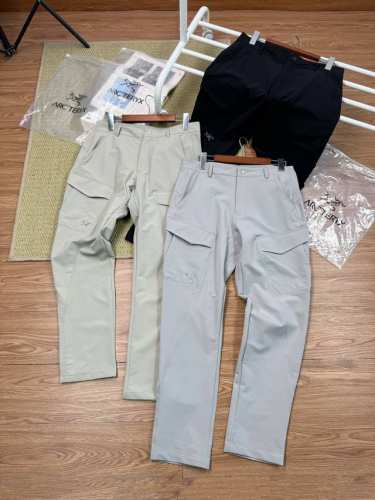 Arc'teryx始祖鸟 轻量 透气 男子 速干工装长裤 都市机能轻量化弹力工装登山短裤，防泼水 透气 四面弹兼备的科技面料，让您在运动中获得舒适感。 这款轻量