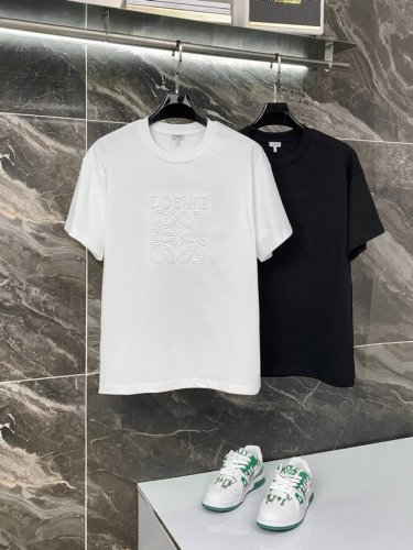 Loewe 25Ss 罗意威 高品质320克 前幅精工刺绣 灵感源自八十年代复古 原版面料 官方同款 短袖T恤 同缸染面料 手感非常舒服 春夏最新砖柜同步 时尚